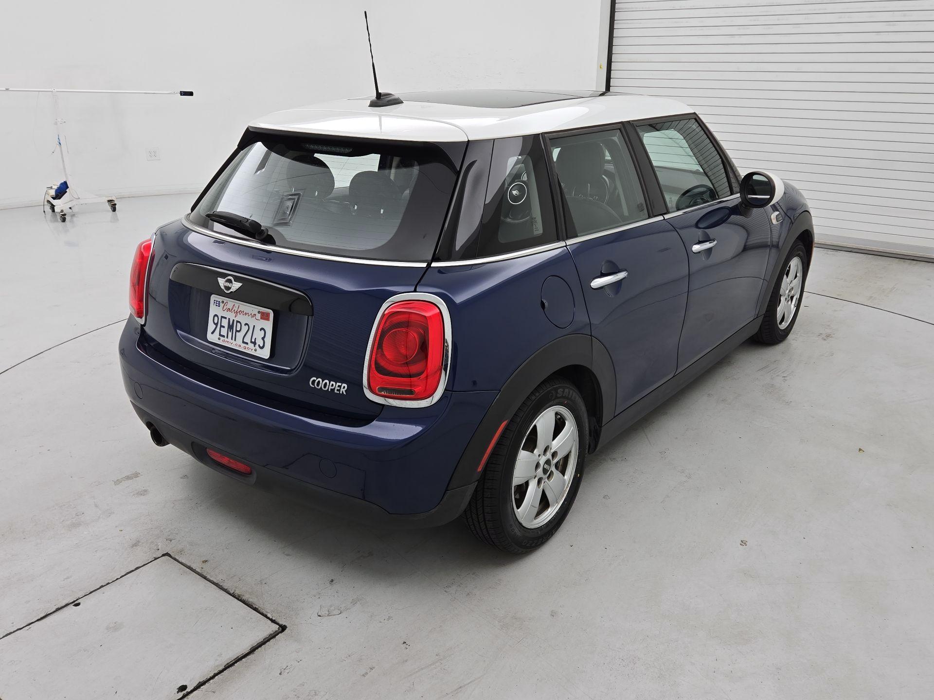 Thumbnail: 2016 MINI Cooper Hardtop - 5