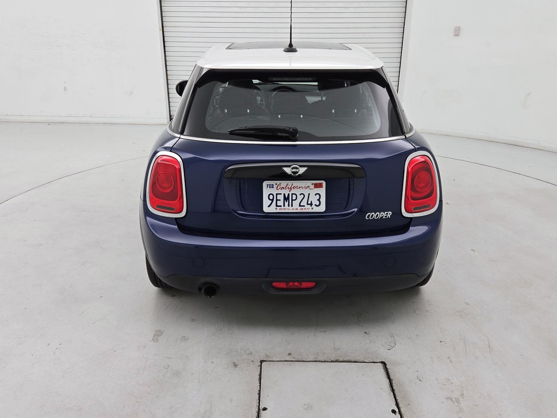 Thumbnail: 2016 MINI Cooper Hardtop - 6