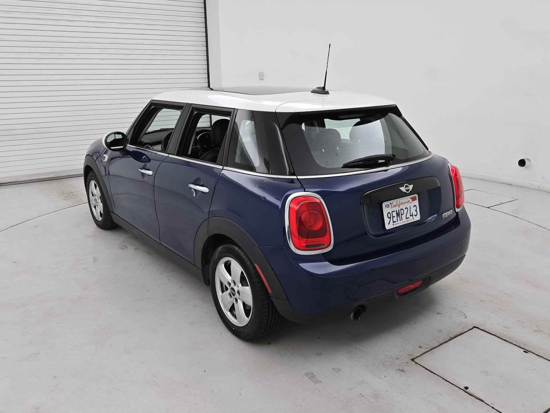 Thumbnail: 2016 MINI Cooper Hardtop - 7