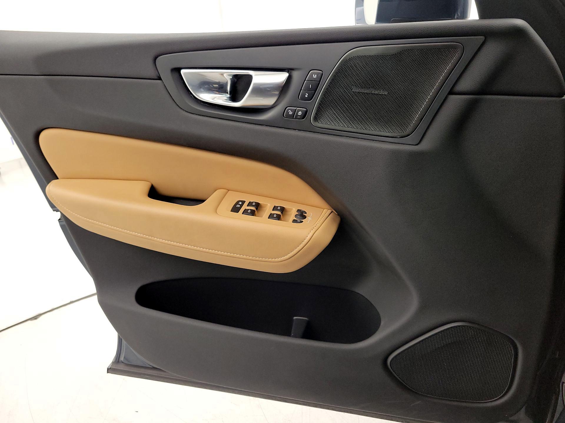 Thumbnail: 2021 Volvo XC60 - 12