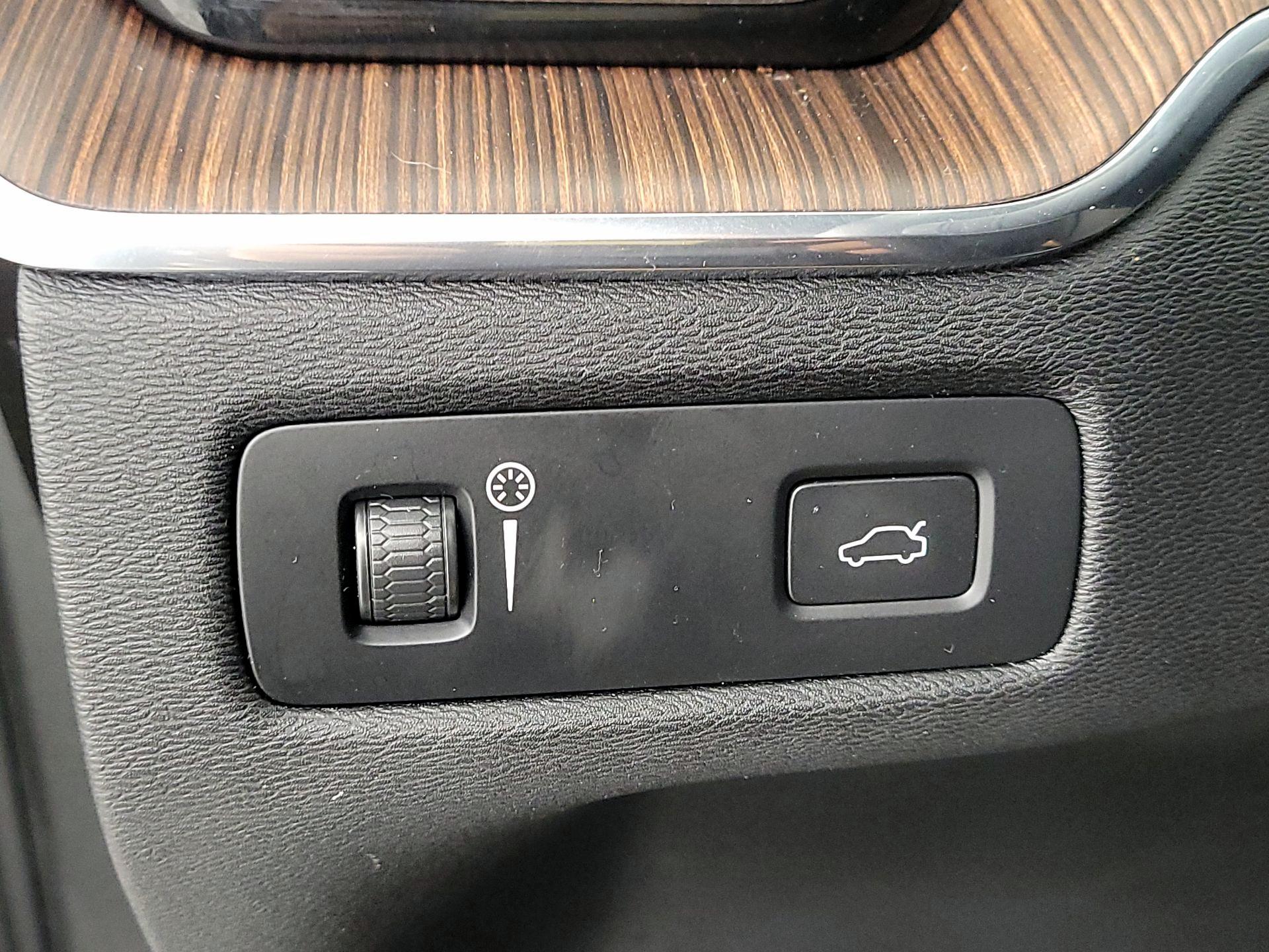 Thumbnail: 2021 Volvo XC60 - 13