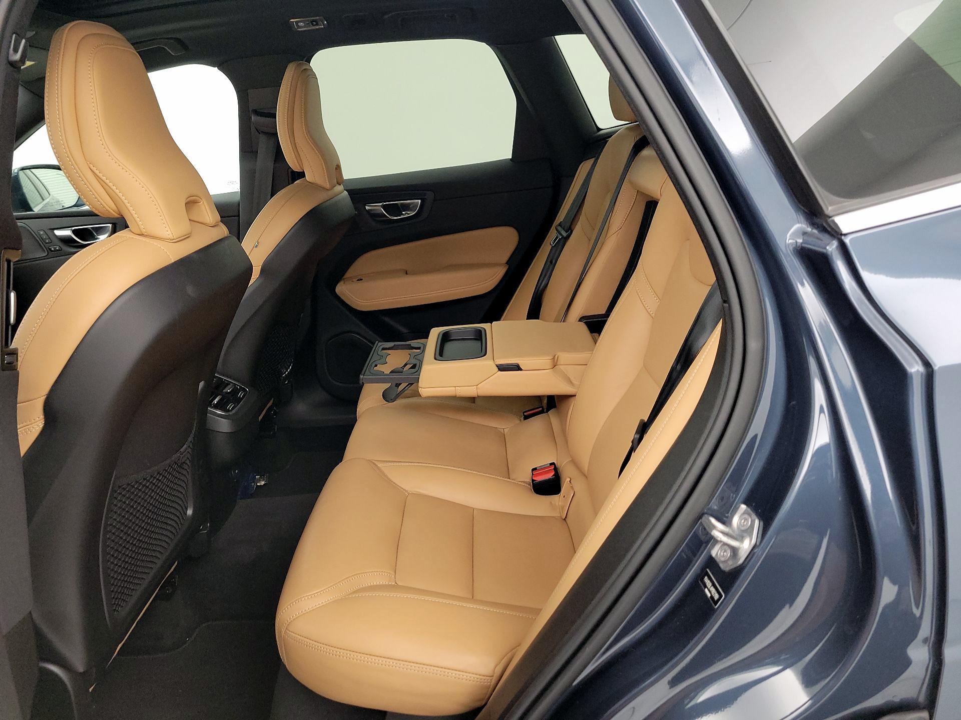 Thumbnail: 2021 Volvo XC60 - 20