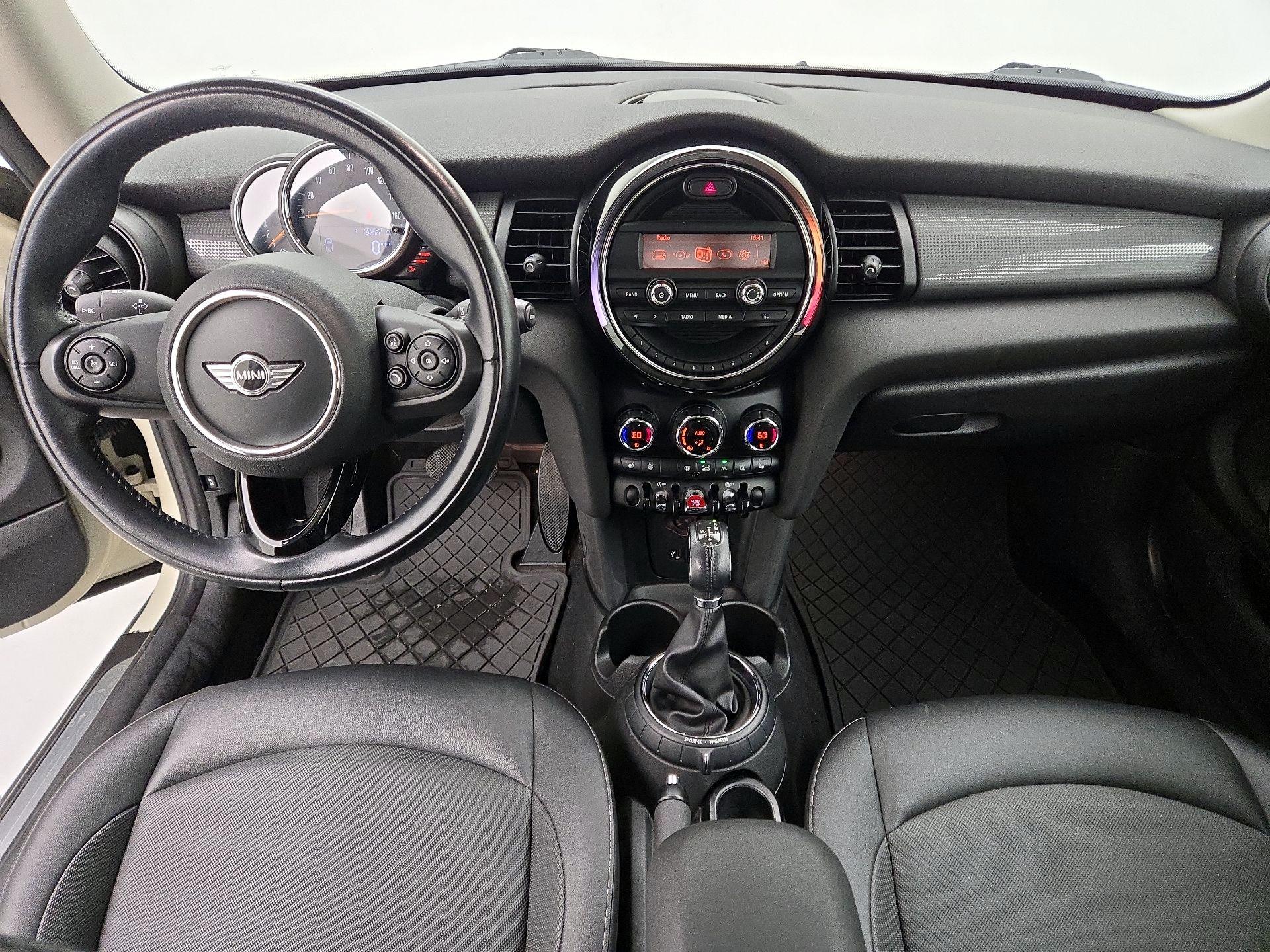 Thumbnail: 2016 MINI Cooper Hardtop - 9
