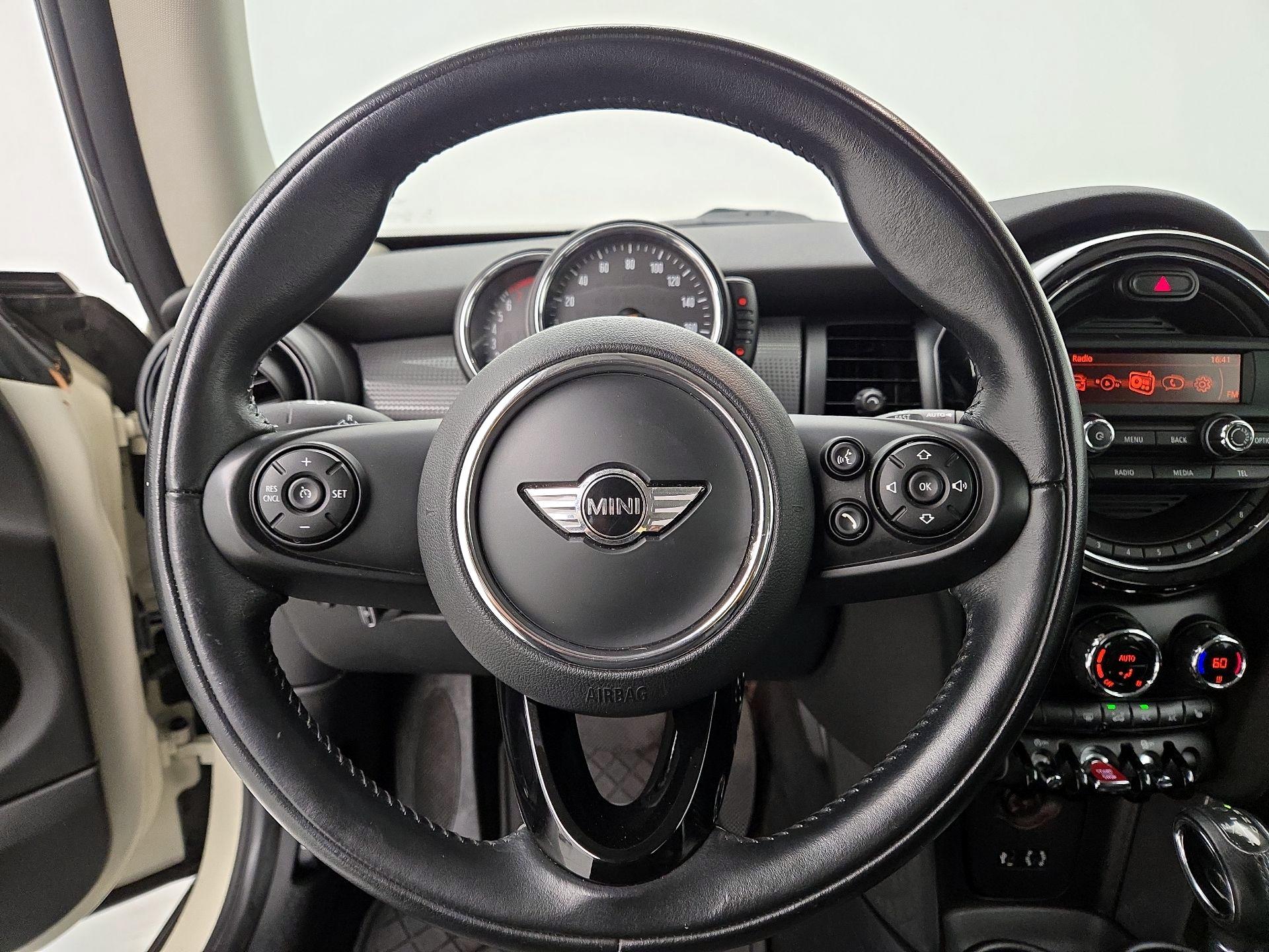 Thumbnail: 2016 MINI Cooper Hardtop - 10
