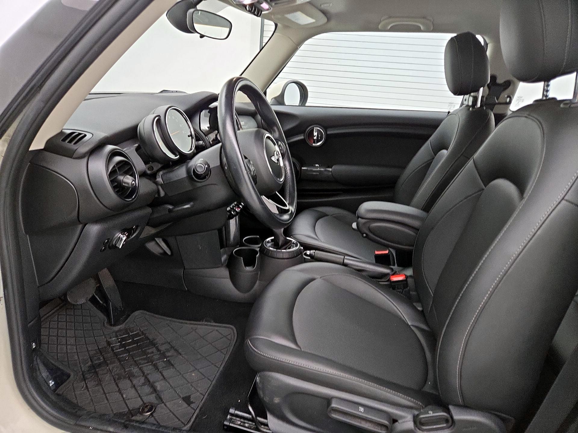 Thumbnail: 2016 MINI Cooper Hardtop - 11