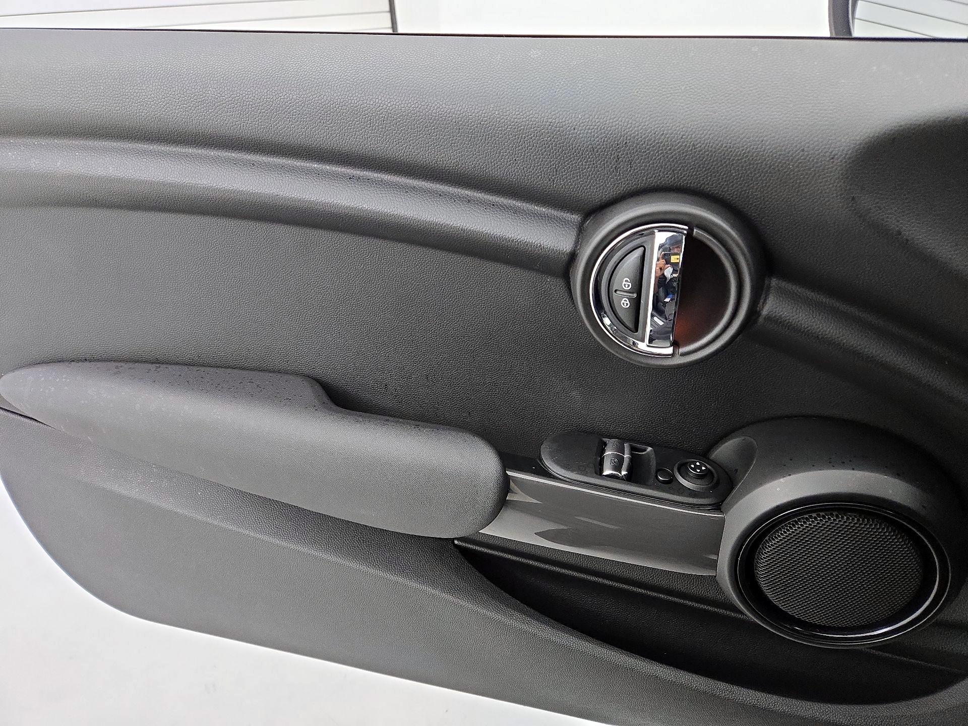 Thumbnail: 2016 MINI Cooper Hardtop - 12