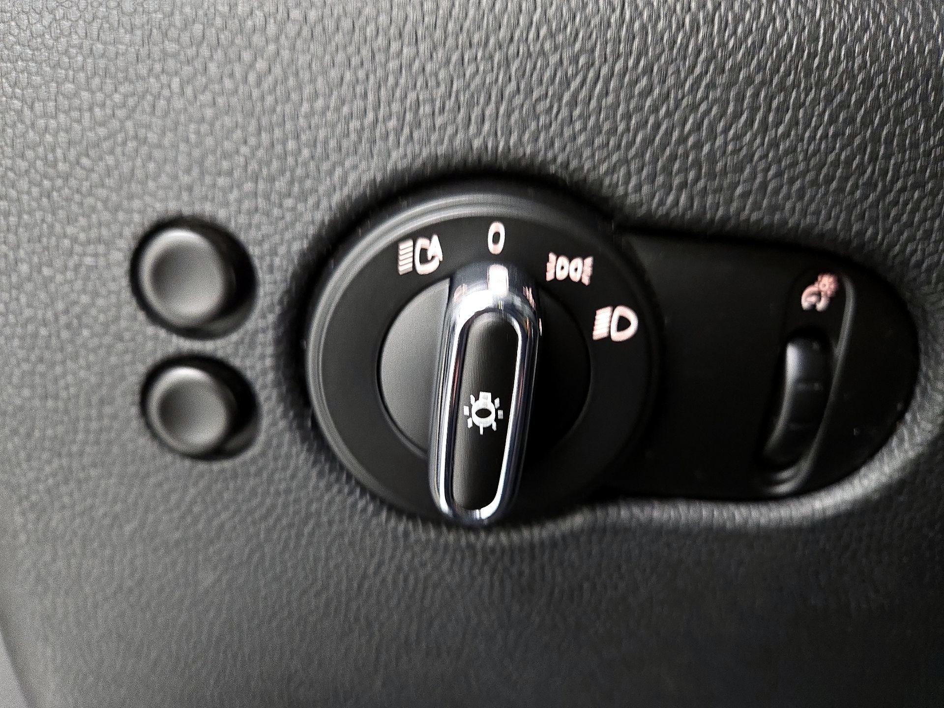 Thumbnail: 2016 MINI Cooper Hardtop - 13
