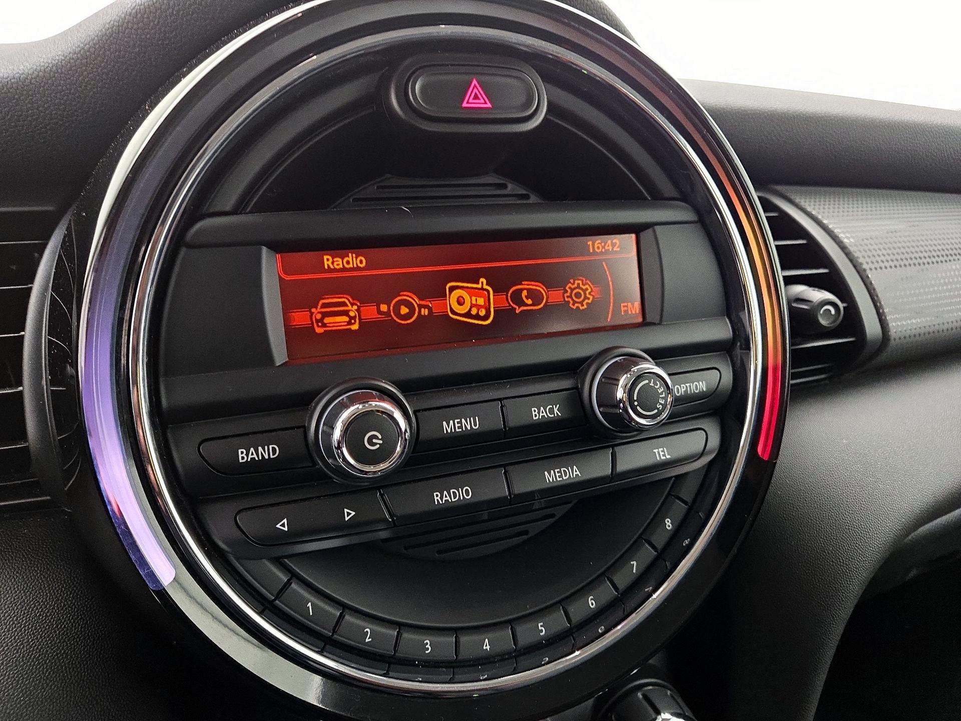 Thumbnail: 2016 MINI Cooper Hardtop - 14