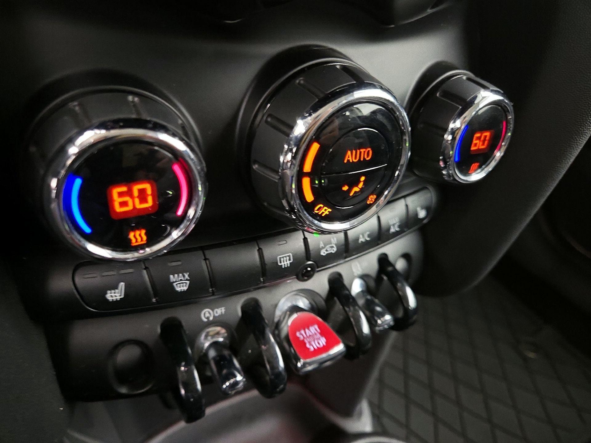 Thumbnail: 2016 MINI Cooper Hardtop - 15