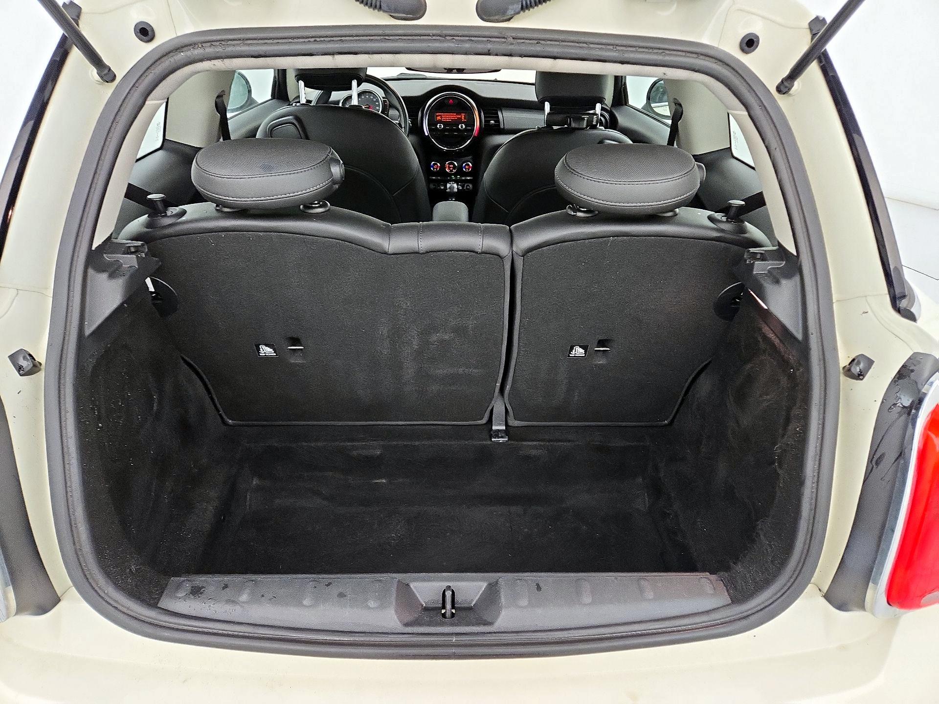 Thumbnail: 2016 MINI Cooper Hardtop - 17