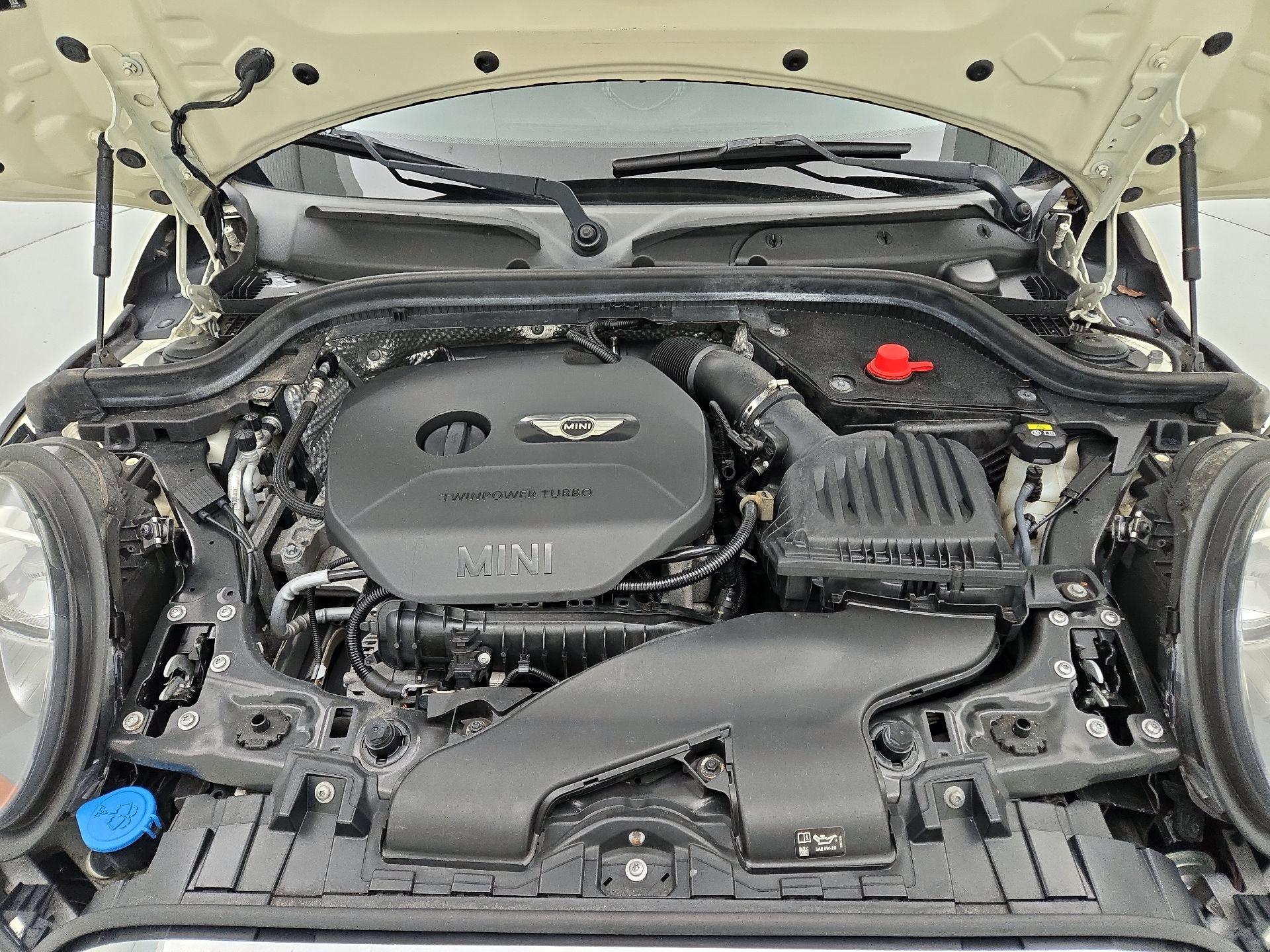 Thumbnail: 2016 MINI Cooper Hardtop - 18