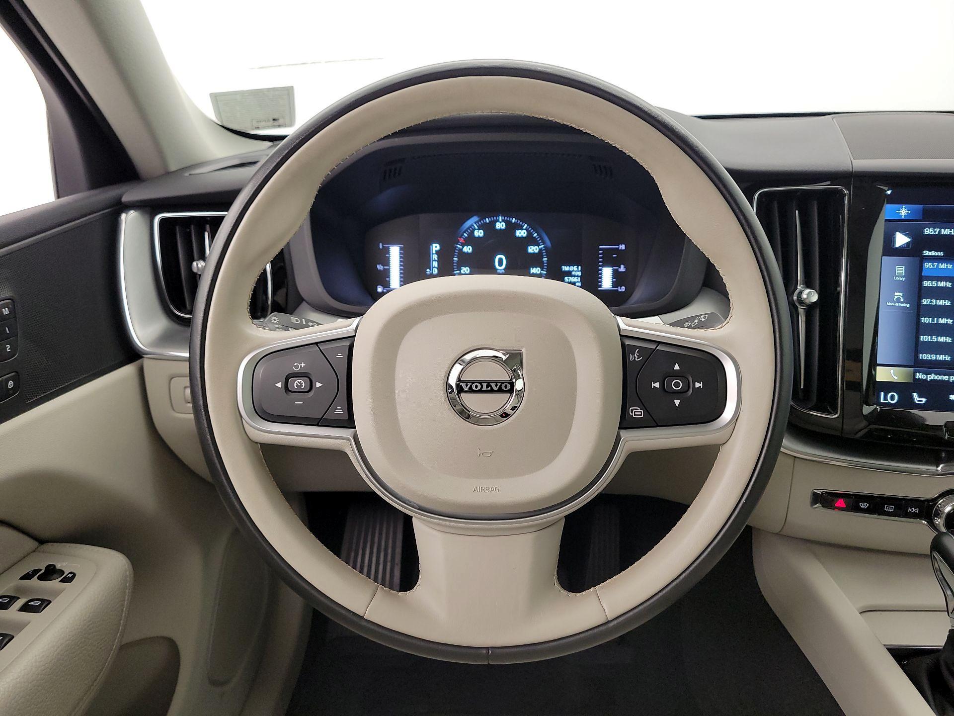 Thumbnail: 2019 Volvo XC60 - 10