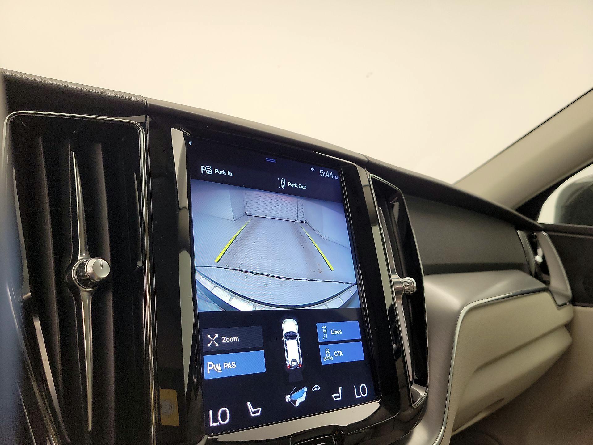 Thumbnail: 2019 Volvo XC60 - 13