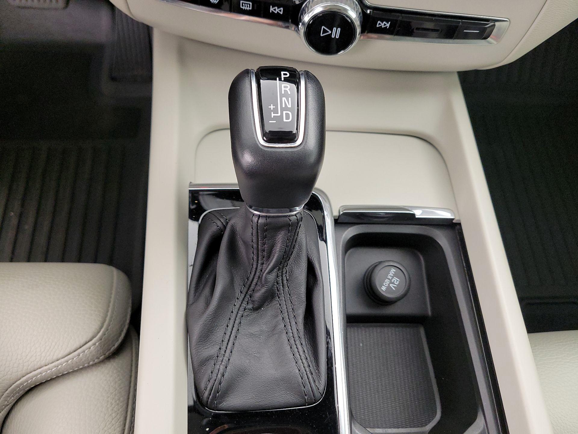 Thumbnail: 2019 Volvo XC60 - 16