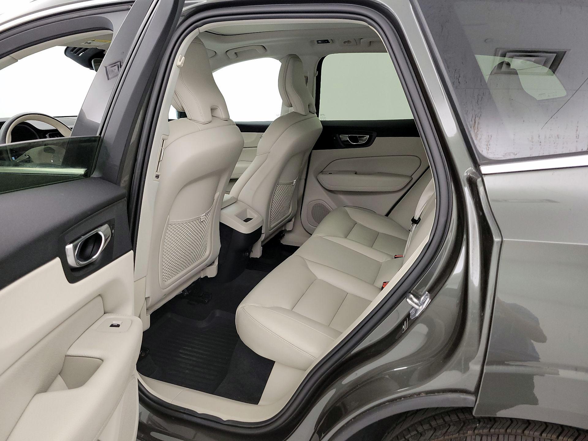 Thumbnail: 2019 Volvo XC60 - 17