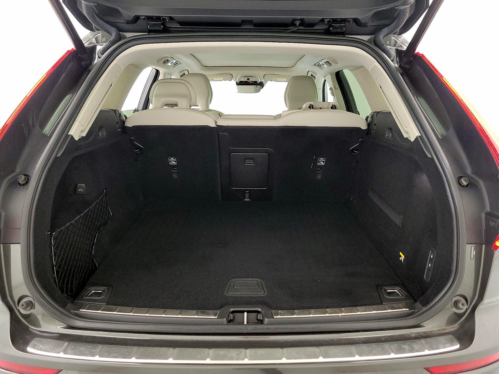 Thumbnail: 2019 Volvo XC60 - 18