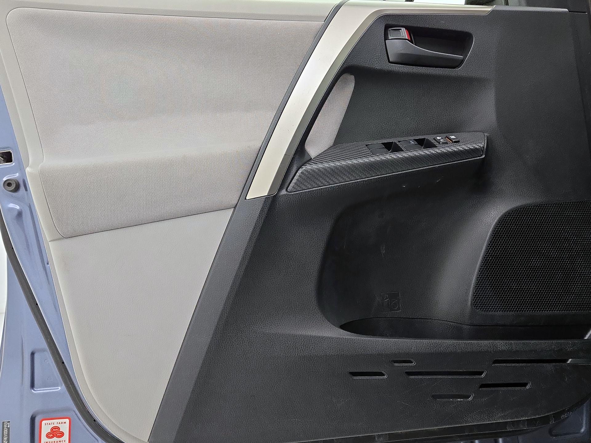 Thumbnail: 2013 Toyota RAV4 - 12