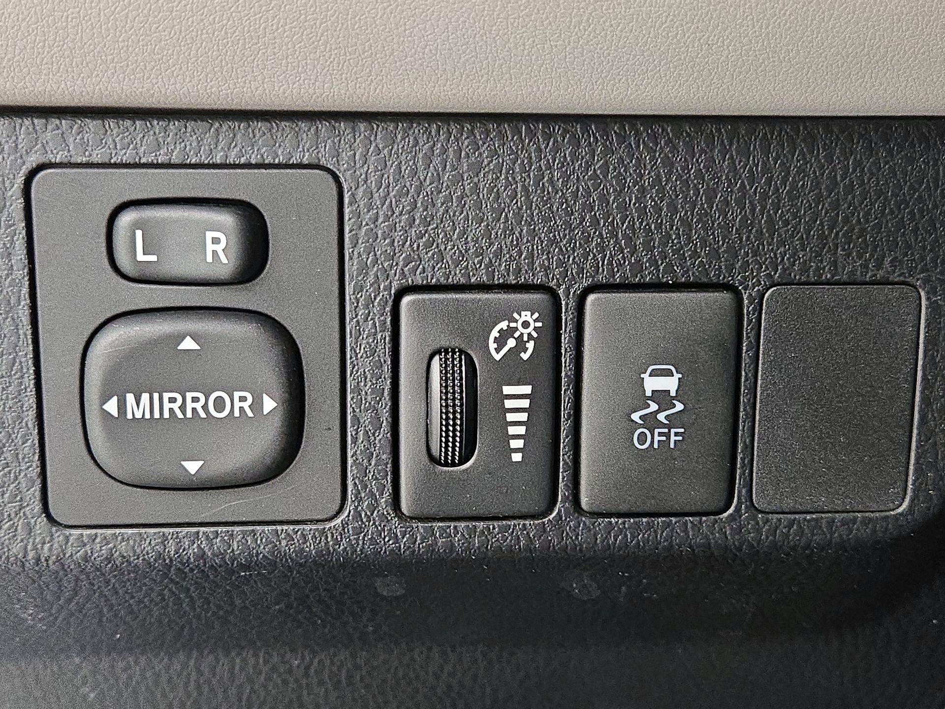 Thumbnail: 2013 Toyota RAV4 - 13