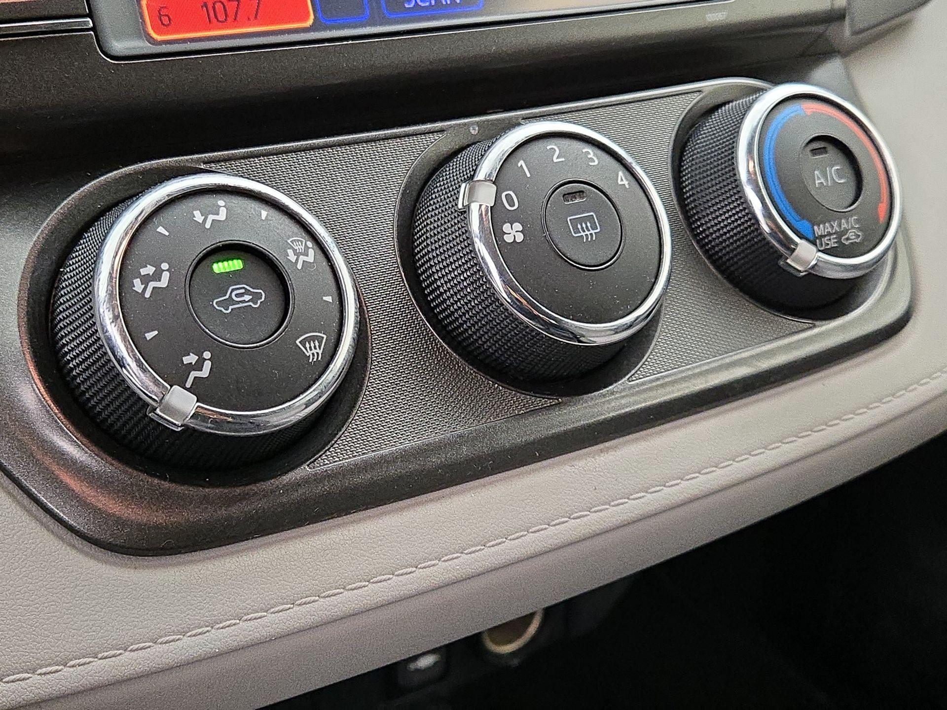 Thumbnail: 2013 Toyota RAV4 - 16