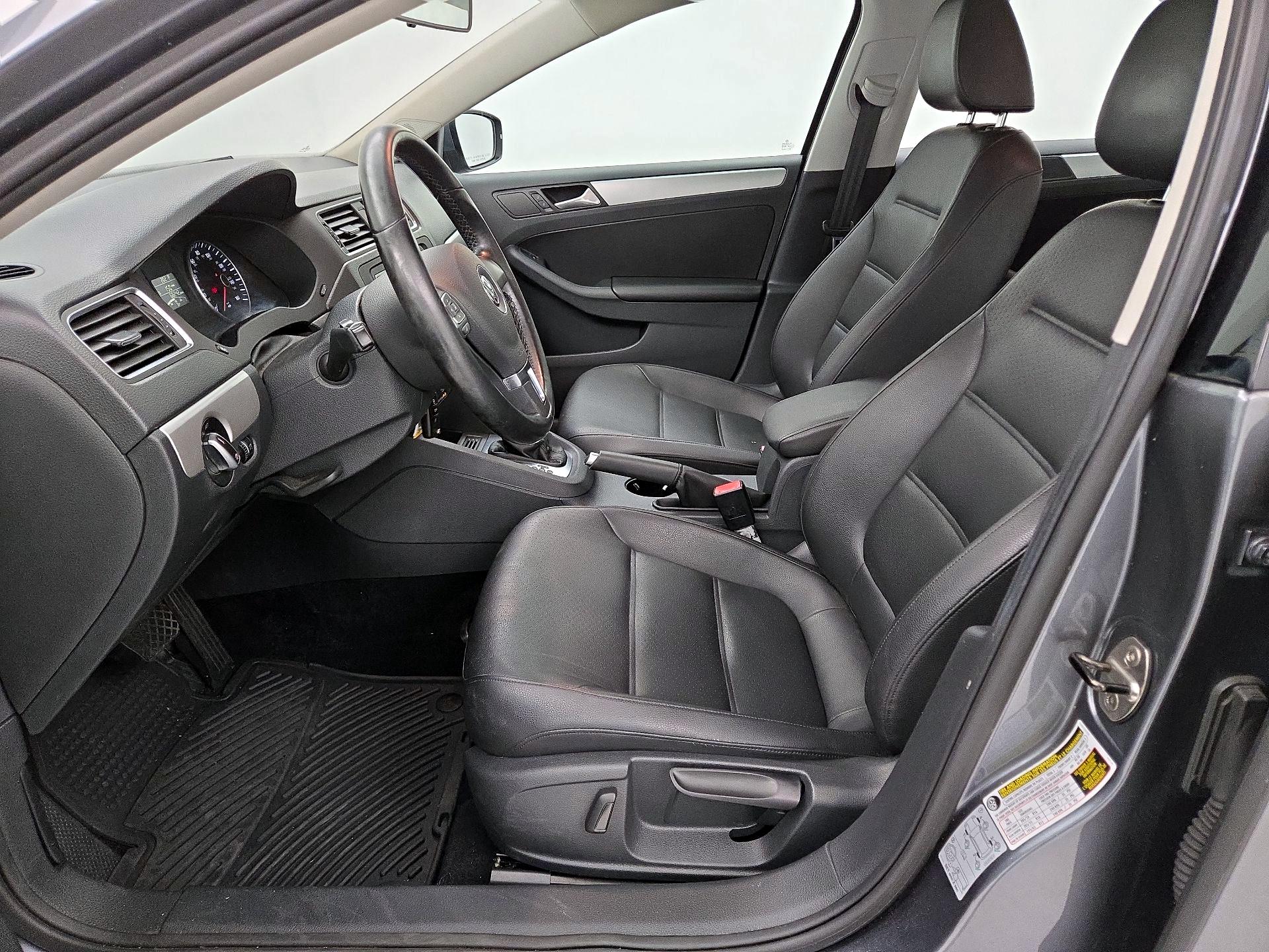 Thumbnail: 2014 Volkswagen Jetta - 9