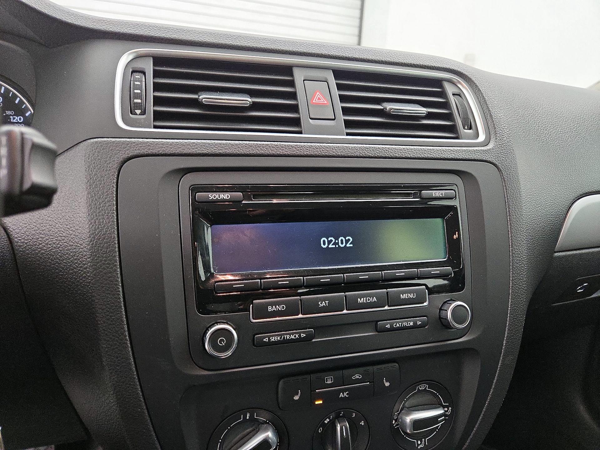Thumbnail: 2014 Volkswagen Jetta - 11