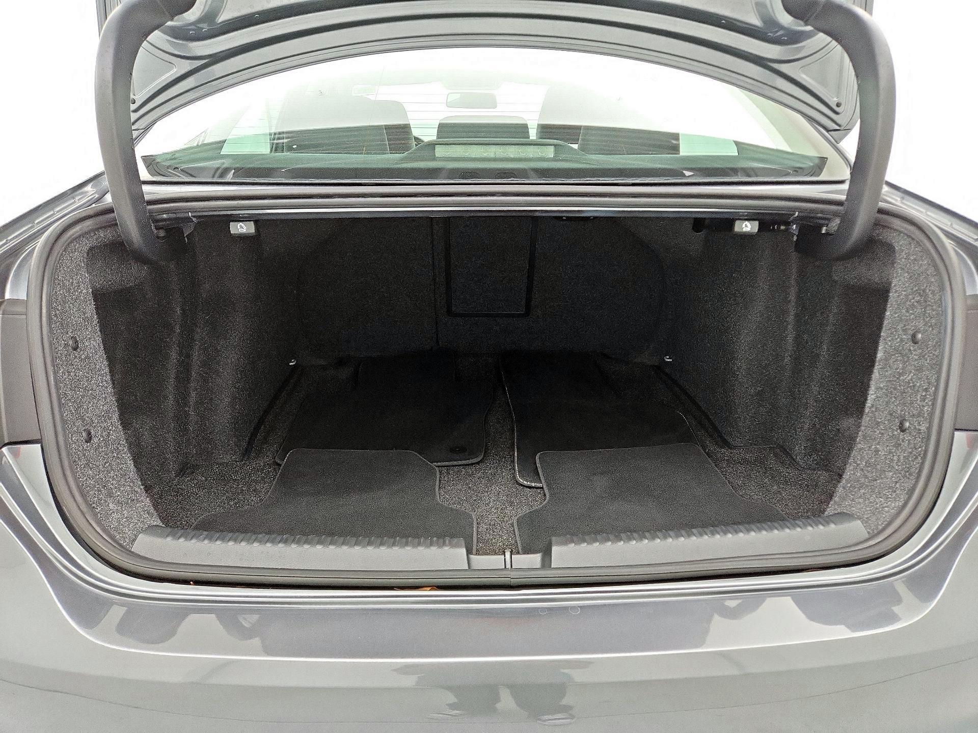 Thumbnail: 2014 Volkswagen Jetta - 15