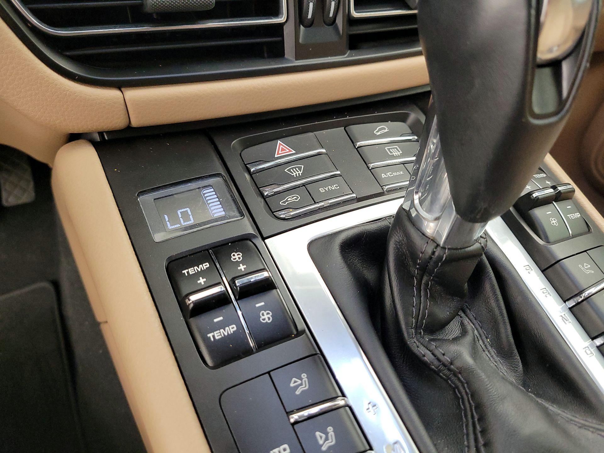 Thumbnail: 2019 Porsche Macan - 16