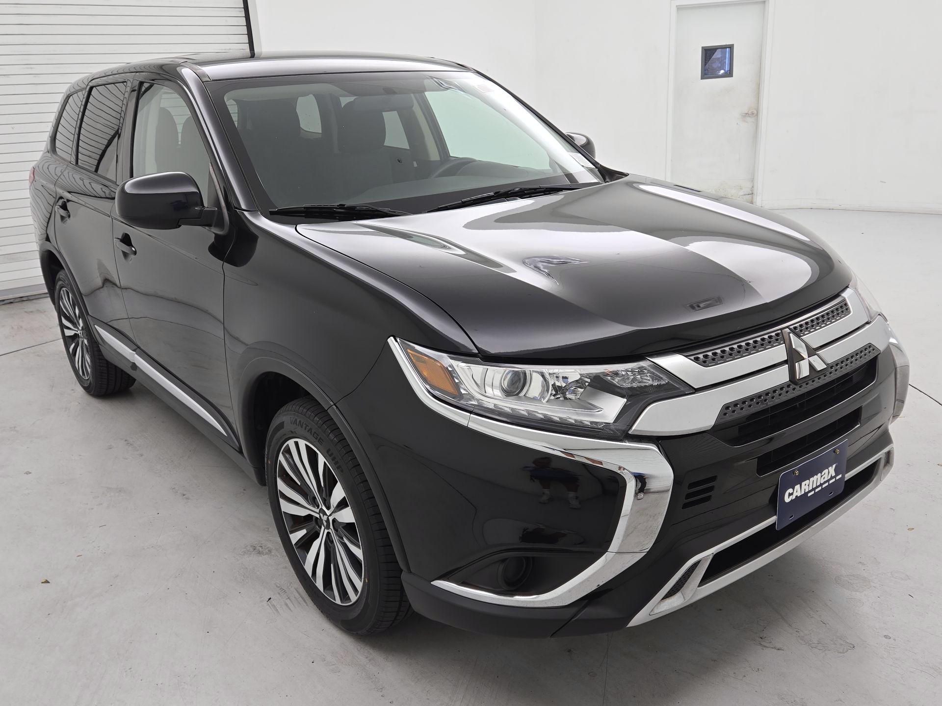 Thumbnail: 2020 Mitsubishi Outlander - 1