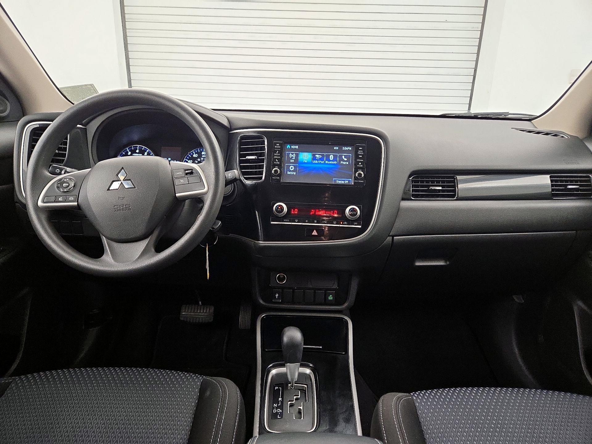 Thumbnail: 2020 Mitsubishi Outlander - 8