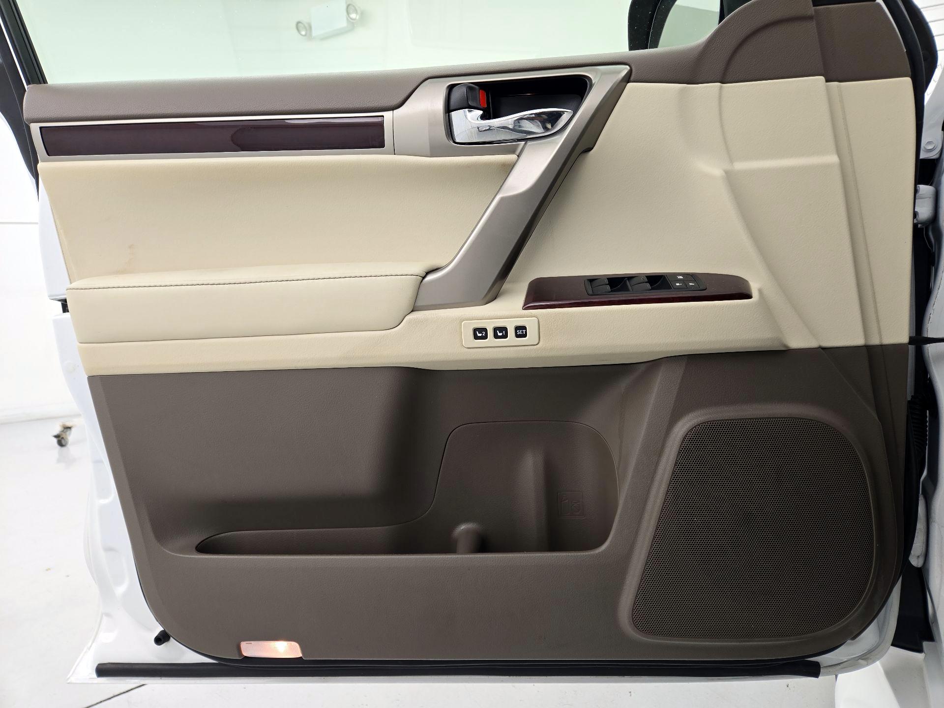 Thumbnail: 2016 Lexus GX - 10