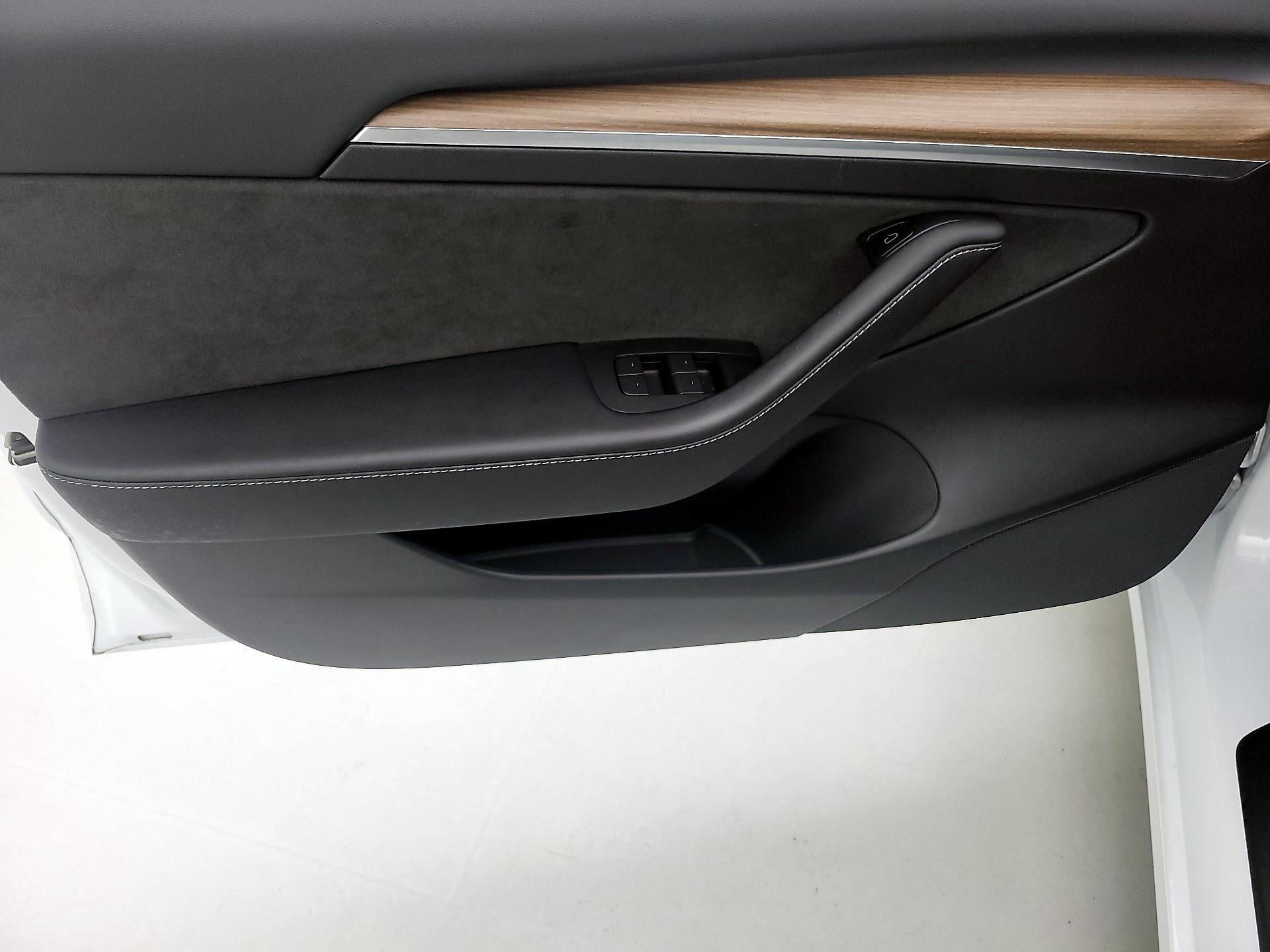 Thumbnail: 2022 Tesla Model 3 - 12