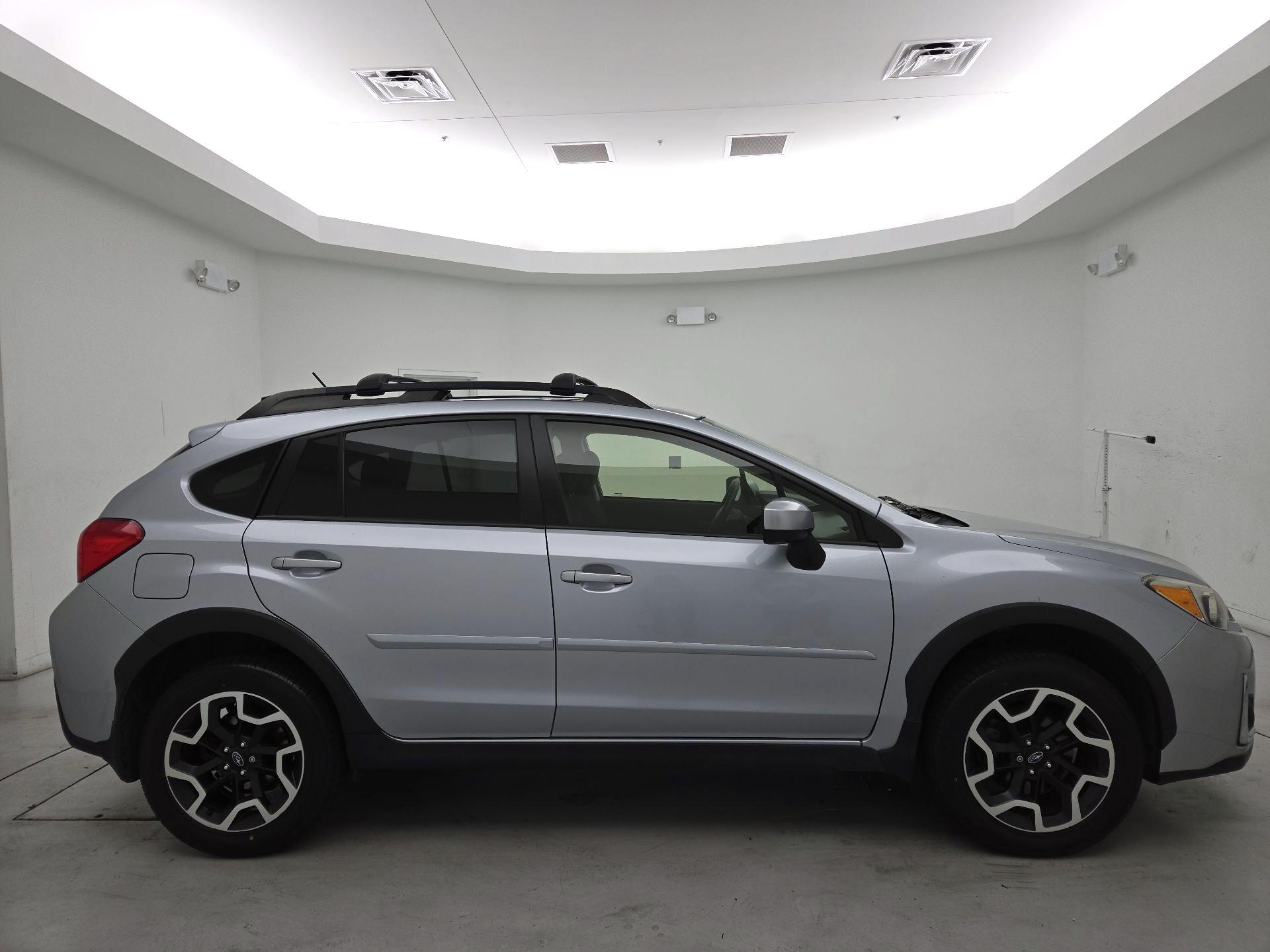 Thumbnail: 2017 Subaru Crosstrek - 4