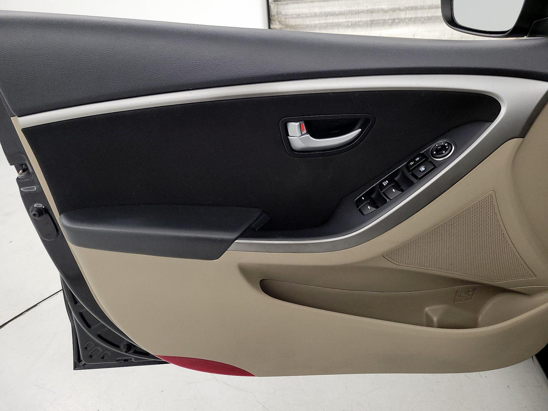Thumbnail: 2013 Hyundai Elantra - 12