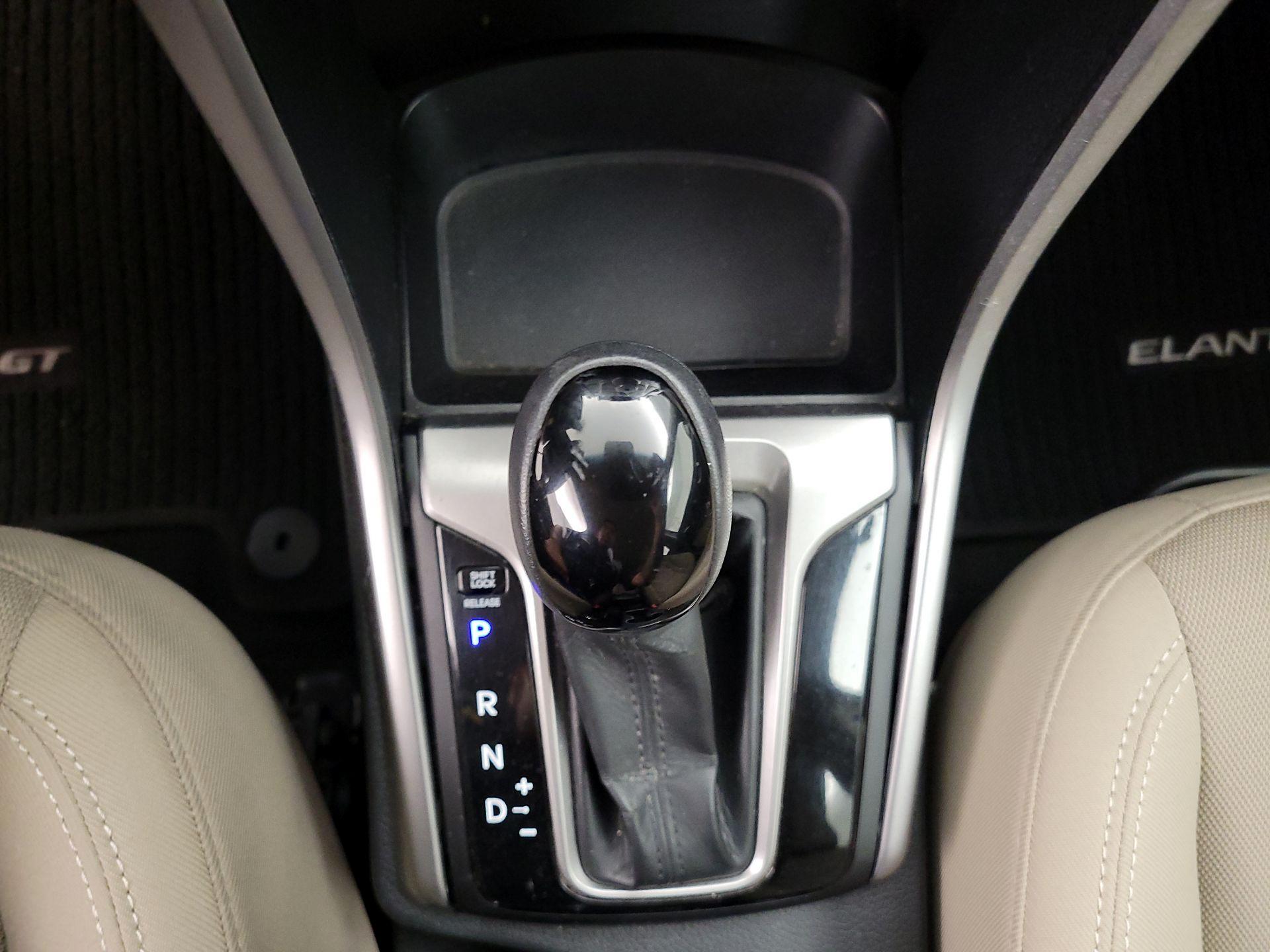 Thumbnail: 2013 Hyundai Elantra - 16