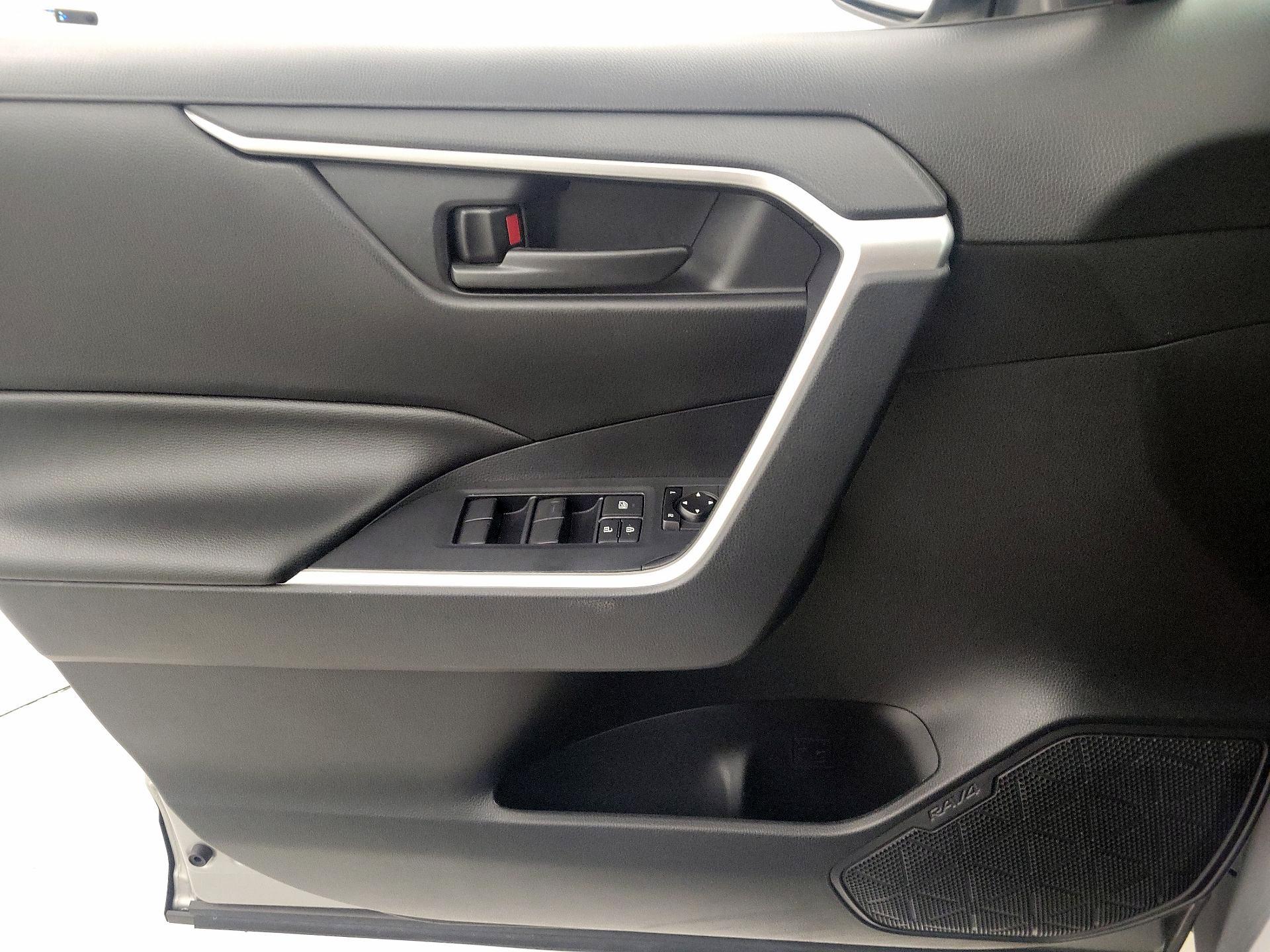 Thumbnail: 2019 Toyota RAV4 - 12