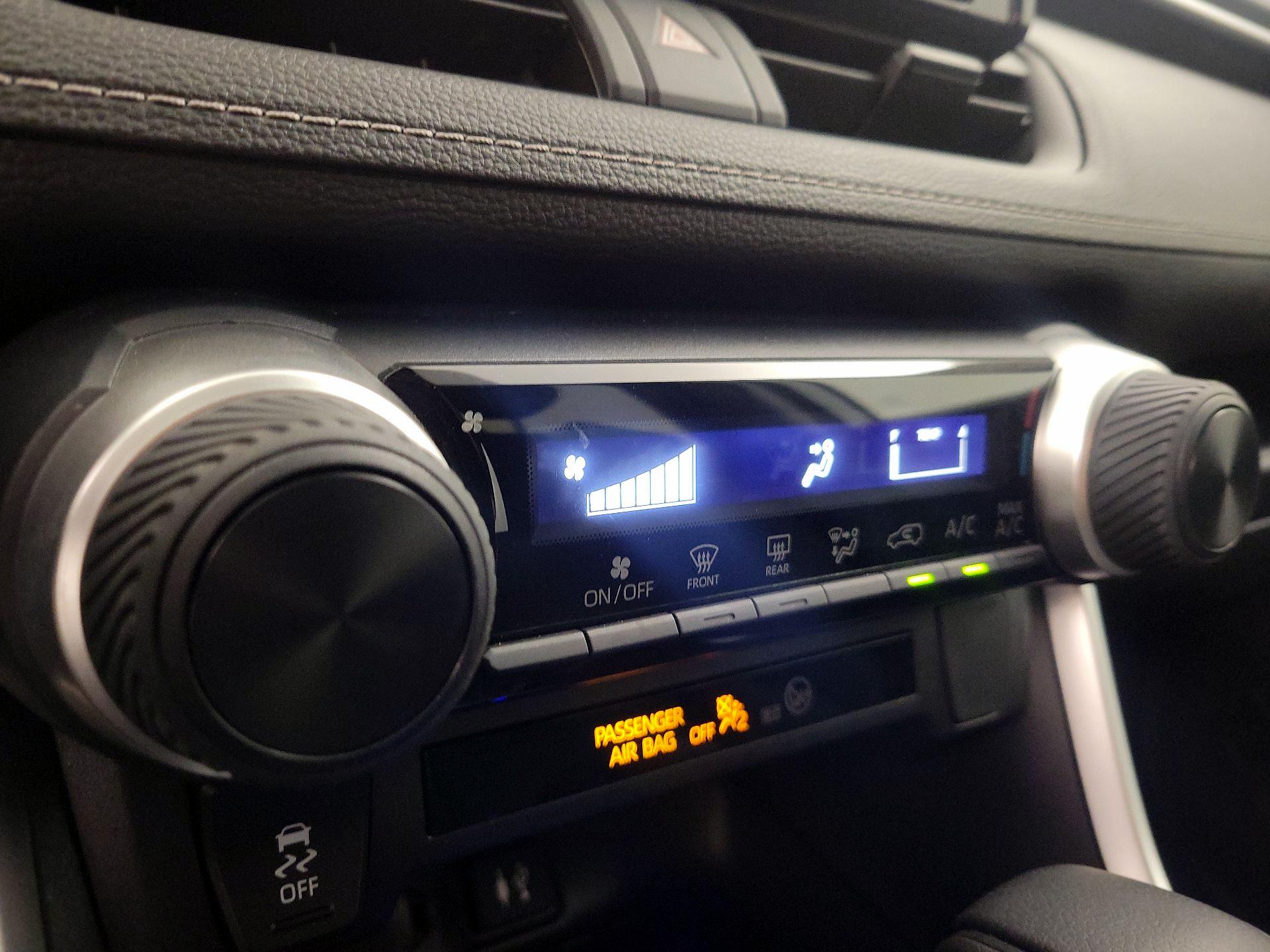 Thumbnail: 2019 Toyota RAV4 - 16