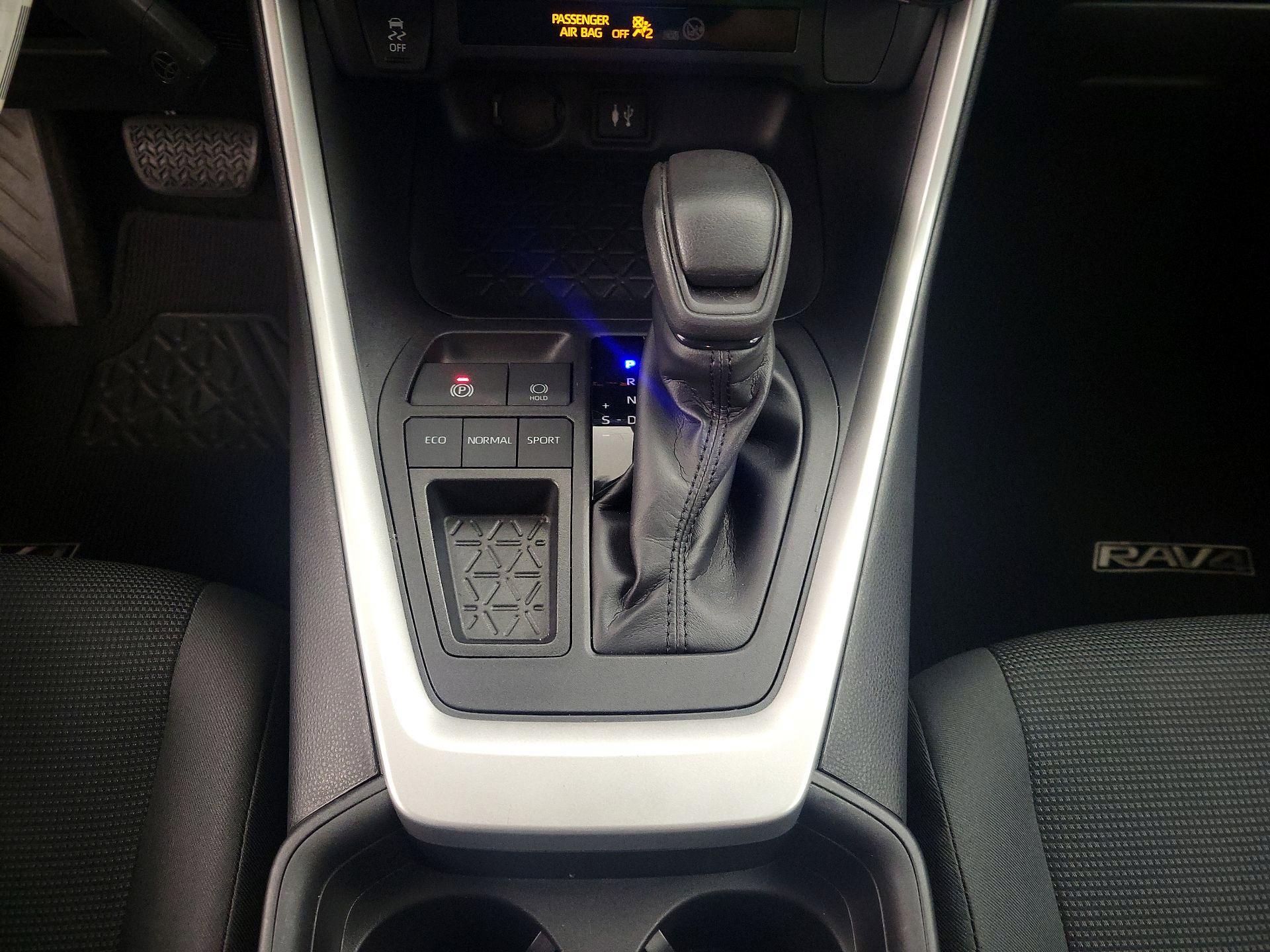 Thumbnail: 2019 Toyota RAV4 - 17