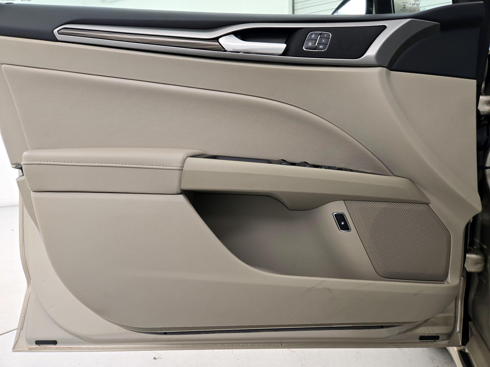 Thumbnail: 2017 Ford Fusion - 10