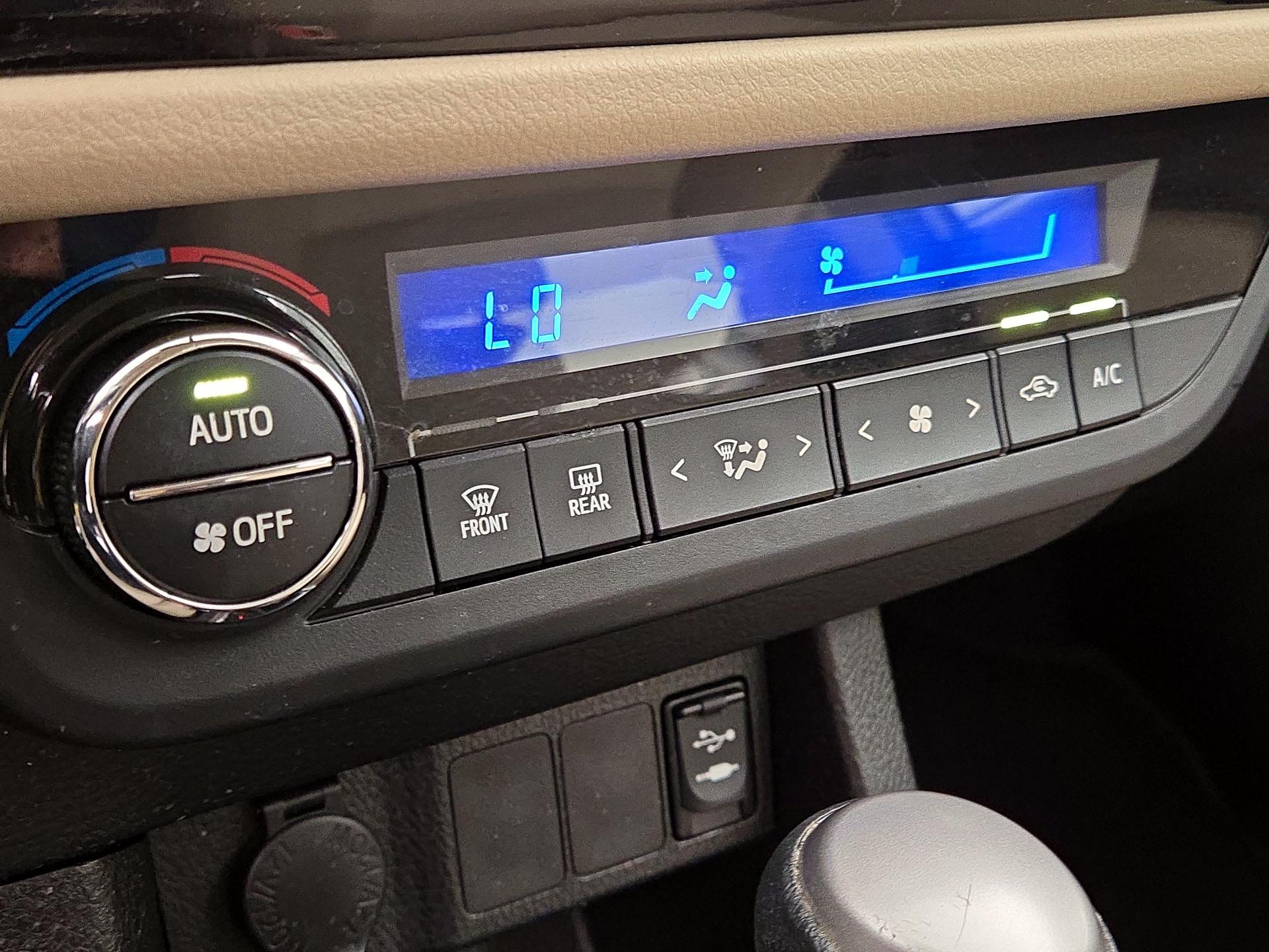 Thumbnail: 2014 Toyota Corolla - 16
