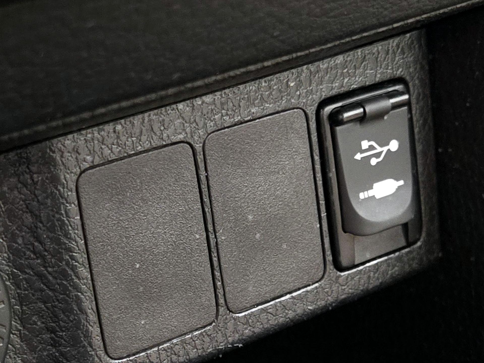 Thumbnail: 2014 Toyota Corolla - 18