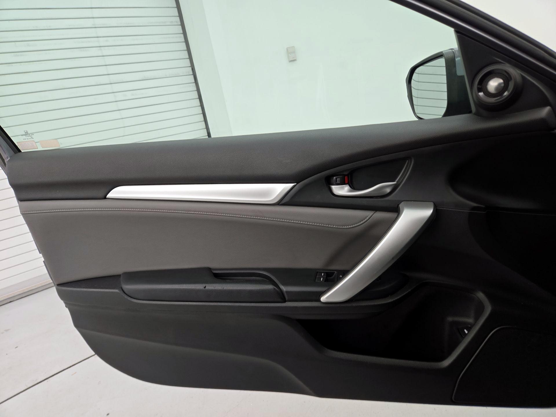 Thumbnail: 2016 Honda Civic - 12