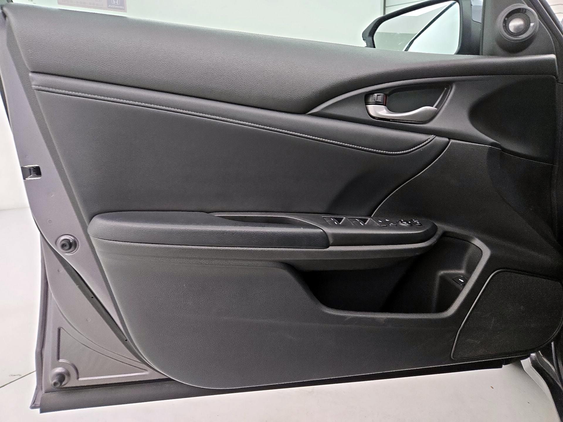 Thumbnail: 2019 Honda Insight - 10