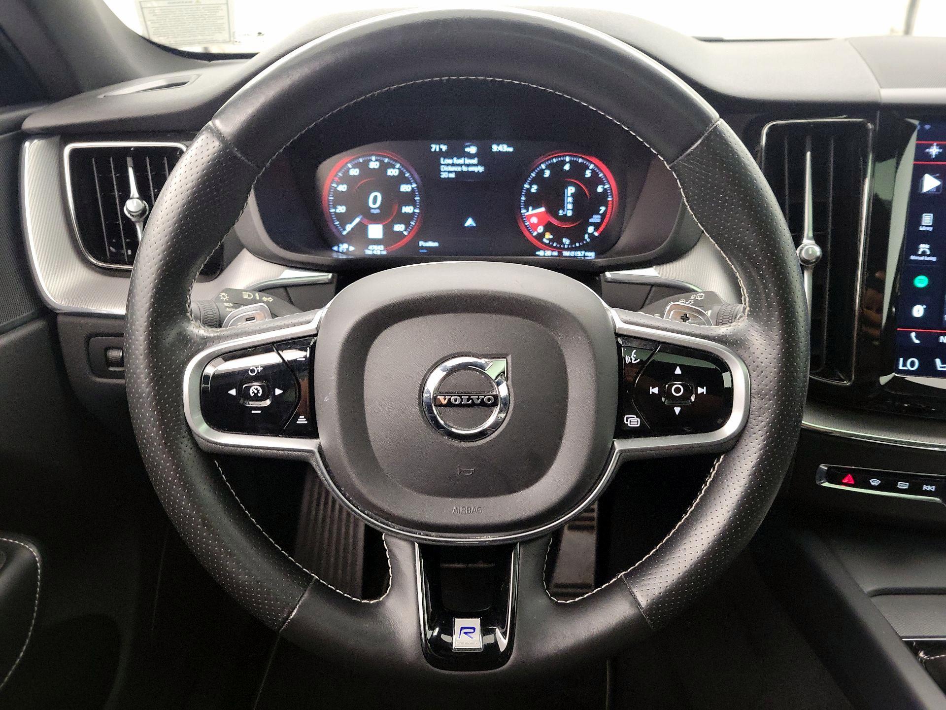 Thumbnail: 2018 Volvo XC60 - 10