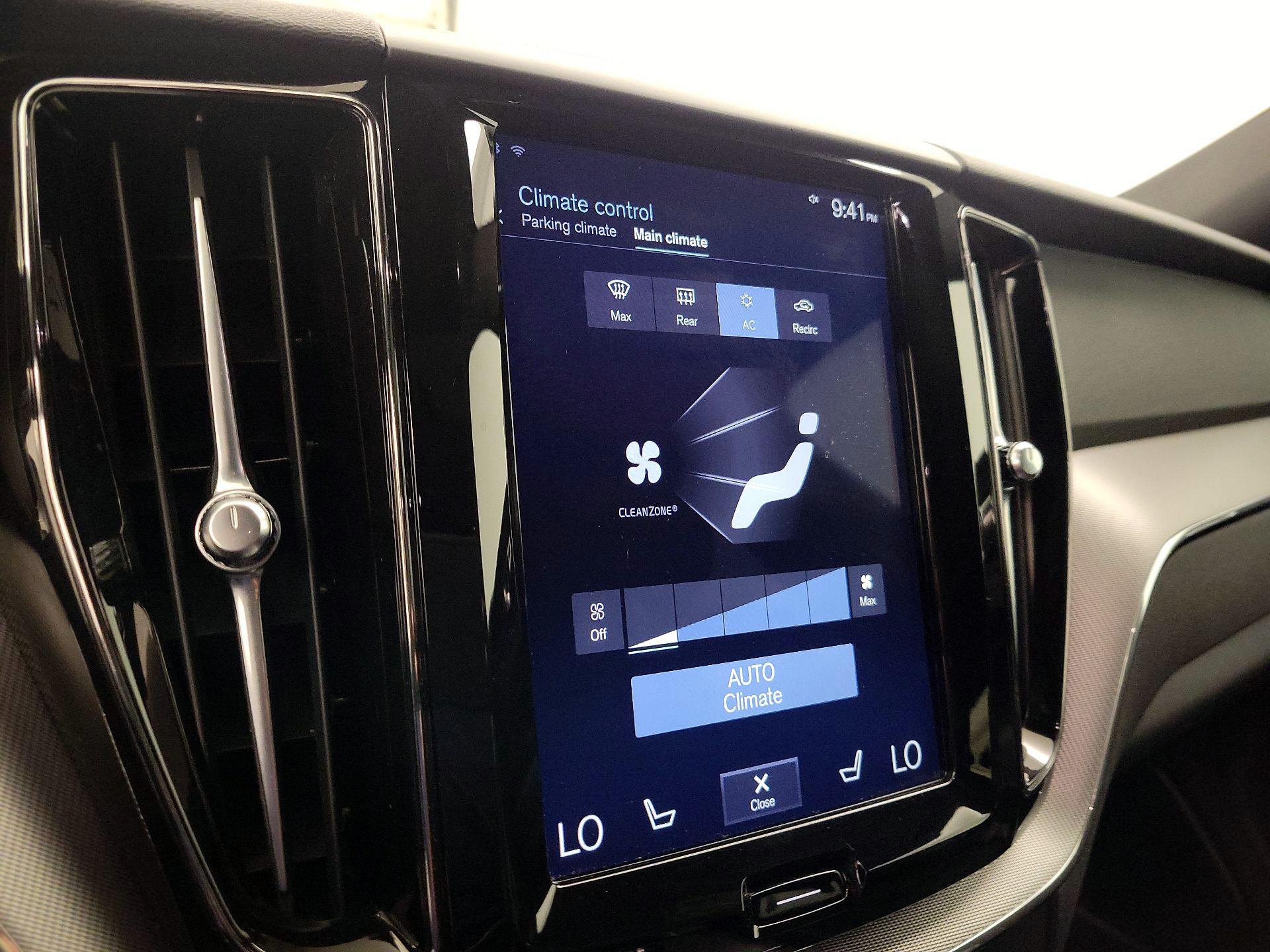 Thumbnail: 2018 Volvo XC60 - 16
