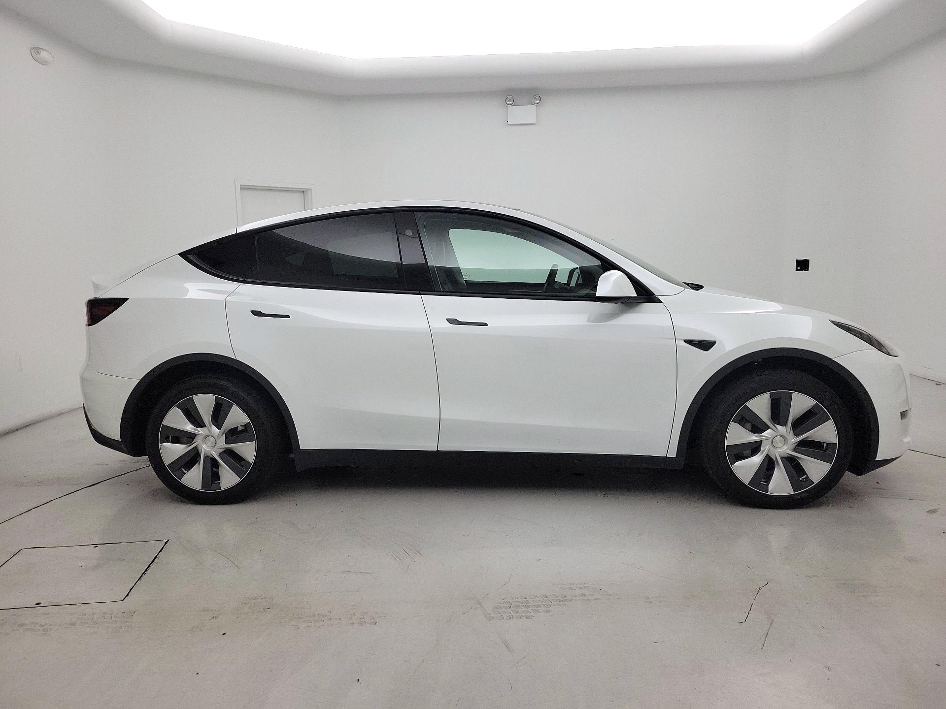 Thumbnail: 2023 Tesla Model Y - 4