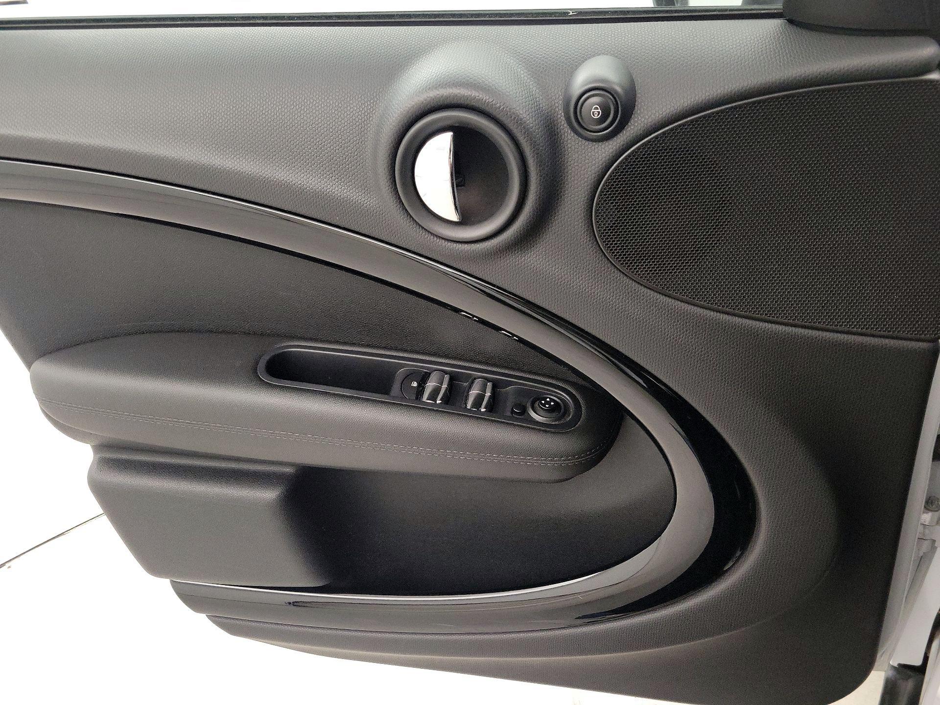 Thumbnail: 2015 MINI Cooper Countryman - 12