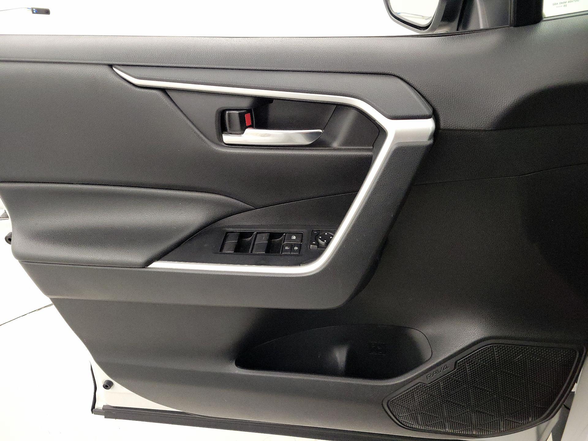 Thumbnail: 2021 Toyota RAV4 - 12
