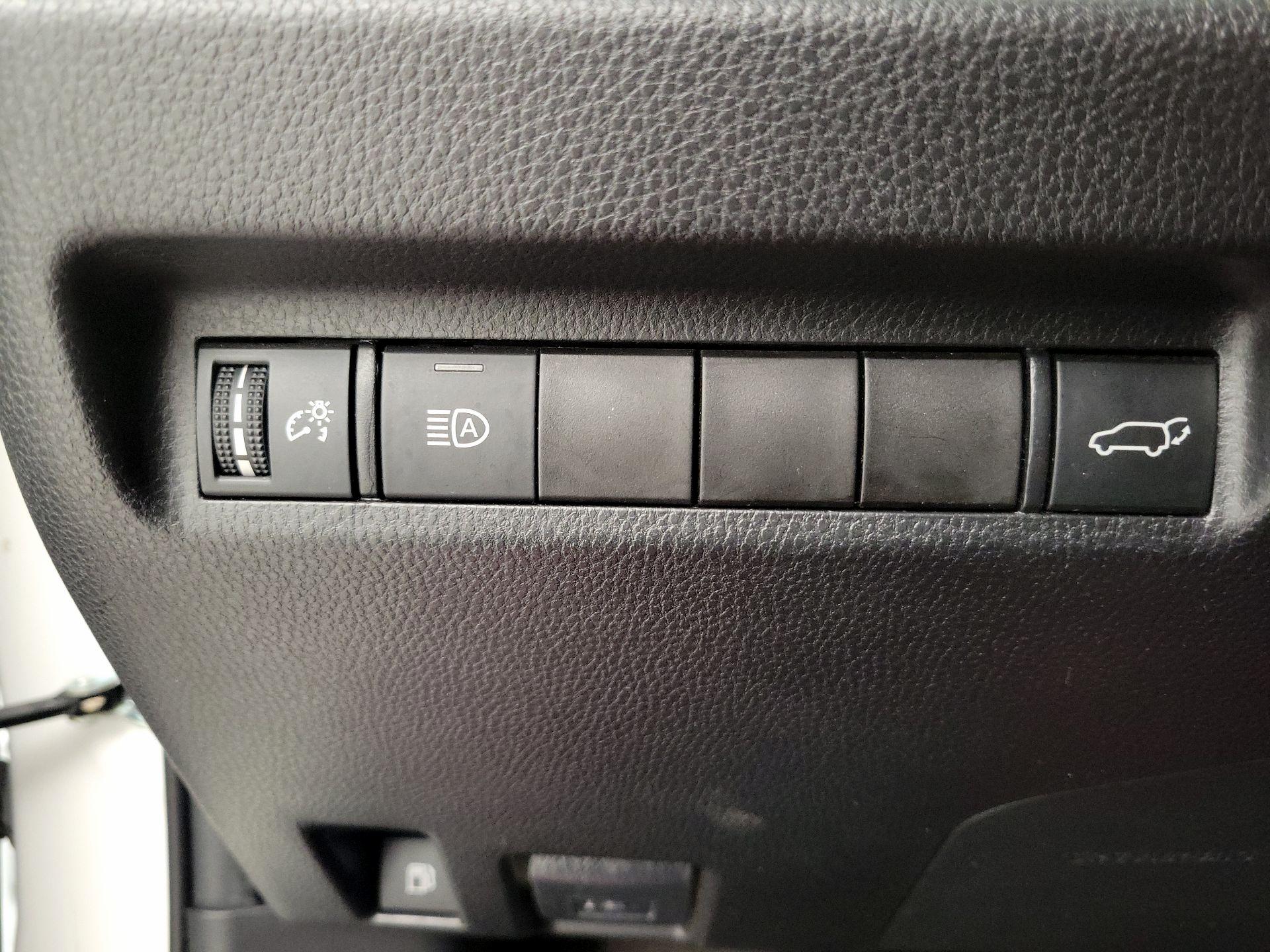 Thumbnail: 2021 Toyota RAV4 - 13