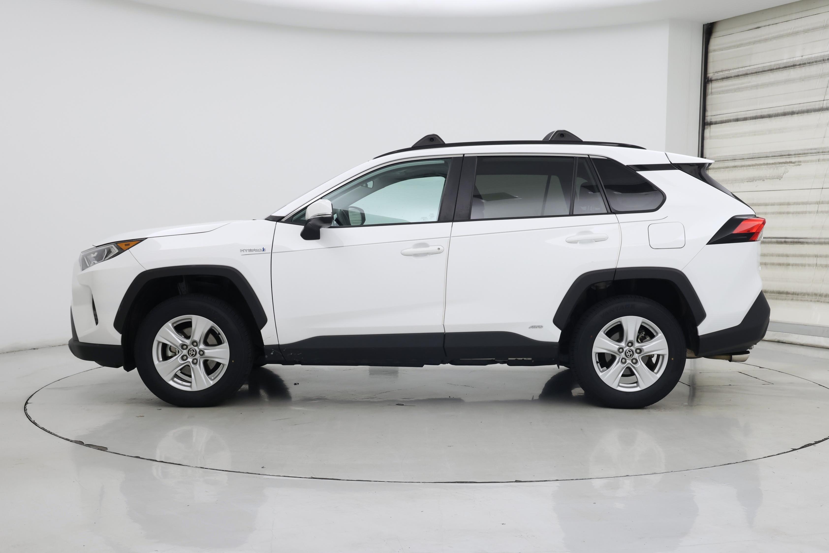 Thumbnail: 2021 Toyota RAV4 - 3