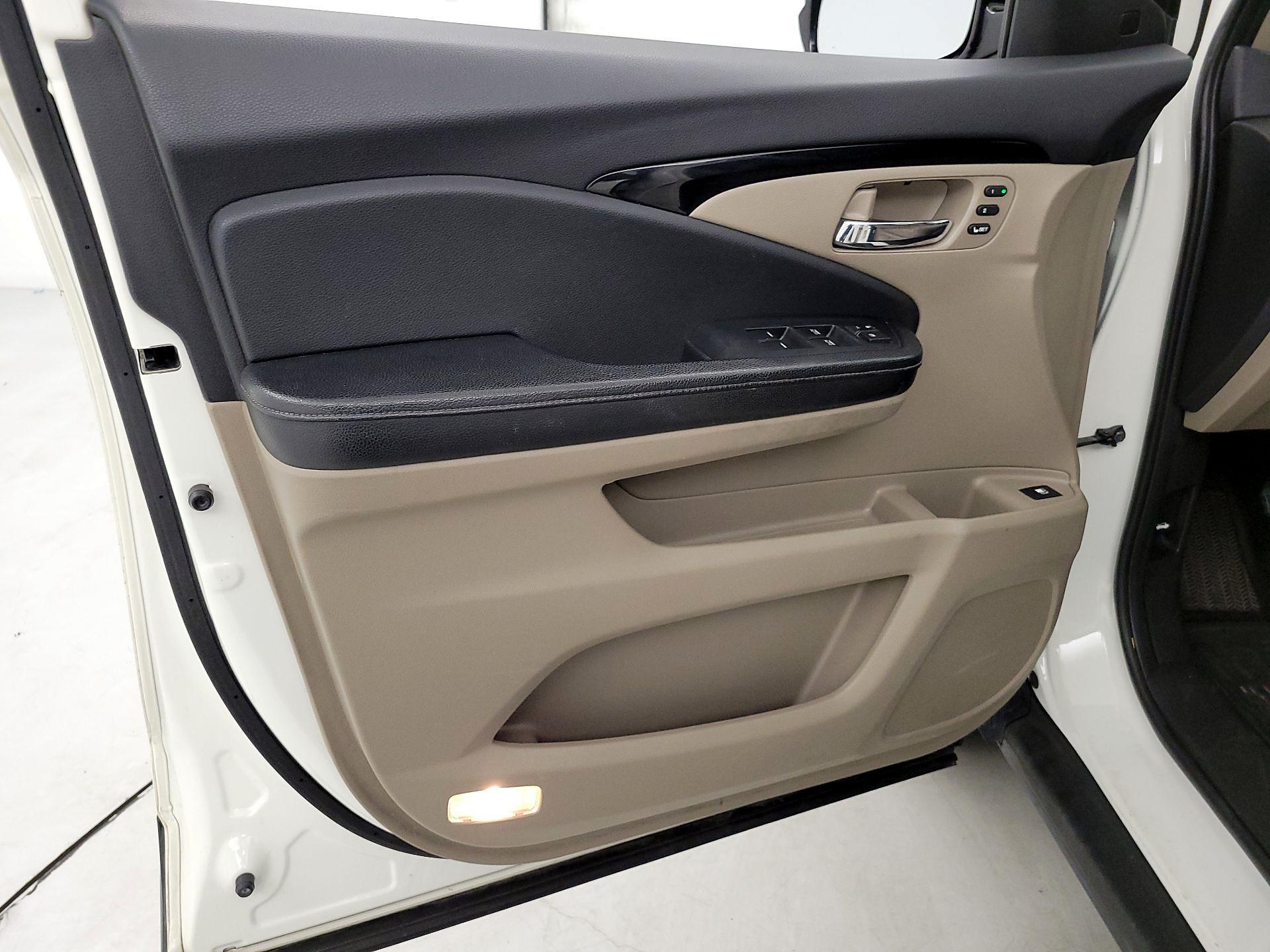 Thumbnail: 2019 Honda Ridgeline - 12